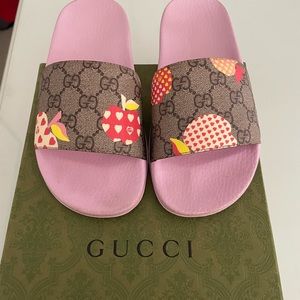 GUCCI SLIDES